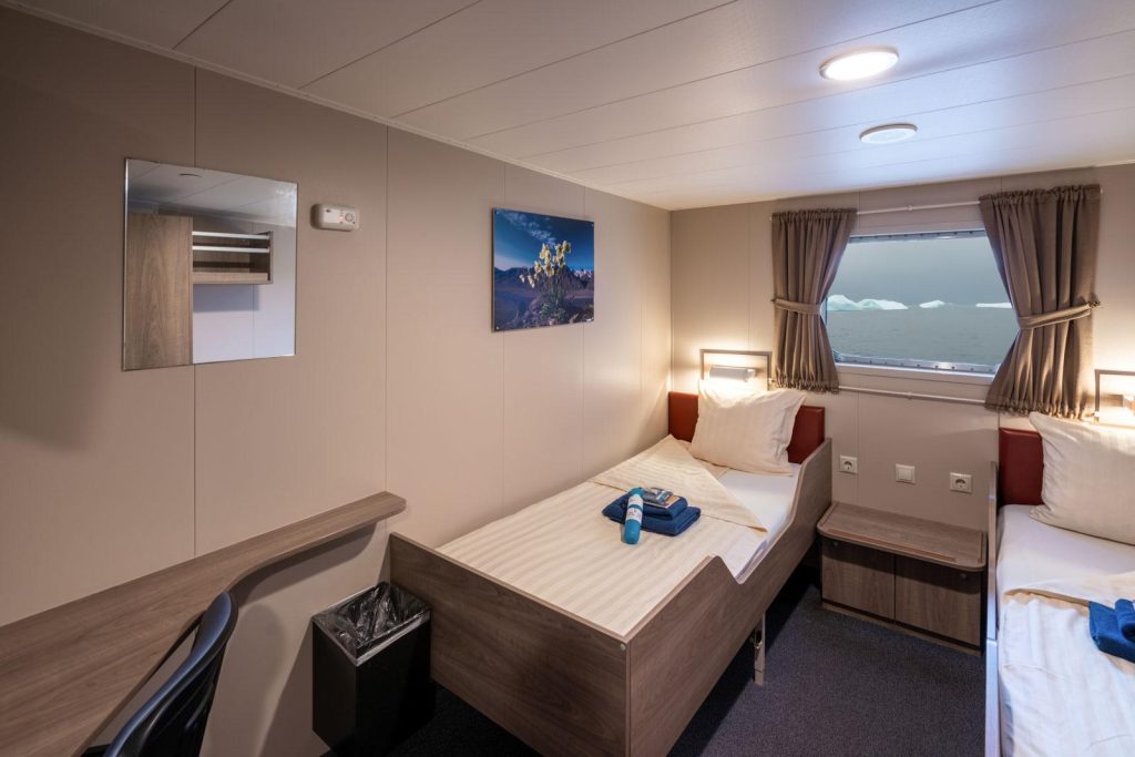 Twin Window cabin on the Plancius with 2 single beds and window.