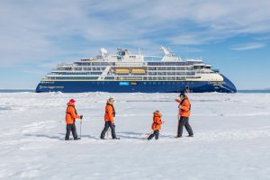 Guests walking on the fast ice in the Weddell Sea, NG Resolution